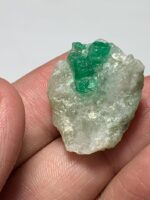43.00ct Swat Emerald Specimen – Natural Crystal Form (25x21x14mm) - Image 5