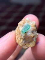 A Striking 27-Carat Swat Emerald Specimen - Image 7