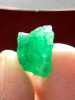 New Arrival: 2.81 ct Swat Emerald Crystal — Deep, Elegant, and Faceting-Ready - Image 9