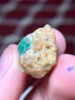 A Striking 27-Carat Swat Emerald Specimen - Image 8