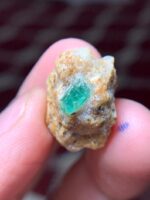 A Striking 27-Carat Swat Emerald Specimen - Image 9