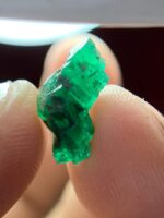 A Long Green Flame: The 2.27ct Swat Emerald Crystal with Striking Proportions - Image 8