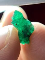 A Long Green Flame: The 2.27ct Swat Emerald Crystal with Striking Proportions - Image 10