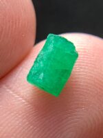 Rare 0.73ct Emerald from Swat: A Small Gem with Exceptional Beauty - Image 2