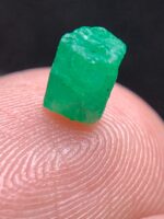 Rare 0.73ct Emerald from Swat: A Small Gem with Exceptional Beauty - Image 3