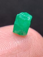 Rare 0.73ct Emerald from Swat: A Small Gem with Exceptional Beauty - Image 4