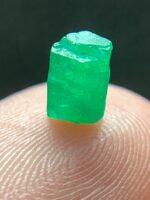 Rare 0.73ct Emerald from Swat: A Small Gem with Exceptional Beauty - Image 5