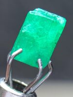 Rare 0.73ct Emerald from Swat: A Small Gem with Exceptional Beauty - Image 9