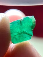 Refined Natural Beauty: A 2.06ct Emerald Crystal from Swat Valley - Image 3