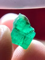 Refined Natural Beauty: A 2.06ct Emerald Crystal from Swat Valley - Image 5