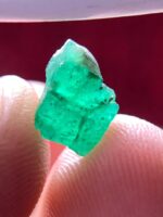 Refined Natural Beauty: A 2.06ct Emerald Crystal from Swat Valley - Image 10