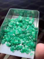 Raw Beauty Unveiled: 43.43-Carat Emerald Rough Lot from Swat - Image 8