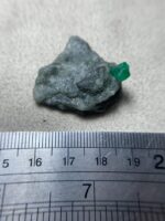 39.87 ct Swat Emerald Specimen – A Wide, Natural Crystal Display Piece - Image 8
