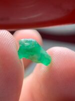 The Prestige of Proportion: 2.00ct Swat Emerald Crystal - Image 2