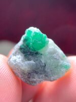A Crystal of Distinction: 18.75ct Swat Emerald Specimen - Image 9