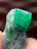 Exquisite 15.30-Carat Emerald Specimens: Elegance in an Unconventional Shape - Image 3