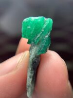 Exquisite 15.30-Carat Emerald Specimens: Elegance in an Unconventional Shape - Image 4