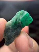 Exquisite 15.30-Carat Emerald Specimens: Elegance in an Unconventional Shape - Image 5