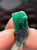 Exquisite 15.30-Carat Emerald Specimens: Elegance in an Unconventional Shape - Image 8