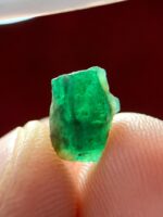 A Glimpse of Nature's Artistry: 1.81ct Emerald Crystal from Swat - Image 2