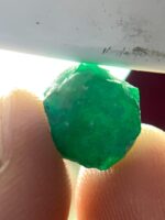 6.70ct Swat Emerald Crystal: A Majestic Green Gem from Pakistan - Image 2