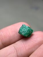 6.70ct Swat Emerald Crystal: A Majestic Green Gem from Pakistan - Image 3