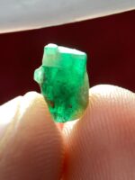 A Glimpse of Nature's Artistry: 1.81ct Emerald Crystal from Swat - Image 4