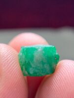 6.70ct Swat Emerald Crystal: A Majestic Green Gem from Pakistan - Image 5