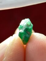 A Glimpse of Nature's Artistry: 1.81ct Emerald Crystal from Swat - Image 7