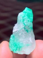 Majestic 38.58-Carat Emerald Specimens: Nature’s Grandeur in Green - Image 13