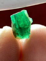 A Glimpse of Nature's Artistry: 1.81ct Emerald Crystal from Swat - Image 9