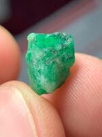 4.45ct Swat Emerald Crystal – Natural Elegance with Striking Dimensions - Image 2
