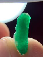 Emerald Elegance from Pakistan: 4.71 ct Crystal of Clarity and Length - Image 3