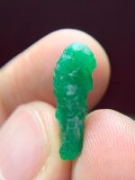 Emerald Elegance from Pakistan: 4.71 ct Crystal of Clarity and Length - Image 5