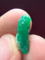 Emerald Elegance from Pakistan: 4.71 ct Crystal of Clarity and Length - Image 6