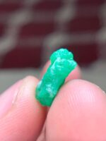 Exploring the Beauty of a 5.50ct Emerald Crystal From Swat - Image 4