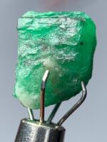 4.45ct Swat Emerald Crystal – Natural Elegance with Striking Dimensions - Image 4