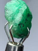 4.45ct Swat Emerald Crystal – Natural Elegance with Striking Dimensions - Image 5