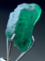 4.07ct Swat Emerald Crystal – A Compact Gem with Striking Natural Beauty - Image 5