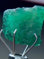 4.07ct Swat Emerald Crystal – A Compact Gem with Striking Natural Beauty - Image 6