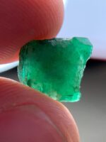 4.07ct Swat Emerald Crystal – A Compact Gem with Striking Natural Beauty - Image 7