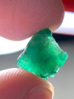 4.07ct Swat Emerald Crystal – A Compact Gem with Striking Natural Beauty - Image 8