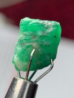 4.45ct Swat Emerald Crystal – Natural Elegance with Striking Dimensions - Image 9