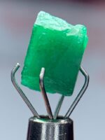 3.11ct Swat Emerald Crystal – Natural Deep Green Gemstone - Image 3