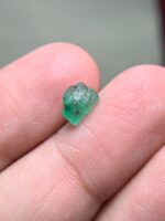 1.10ct Swat Emerald Crystal – Small Gem with Pure Origin (7.26 x 5.77 x 3.85 mm) - Image 2