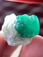 39.25 Carat Swat Emerald Specimen – A Collector’s Natural Treasure - Image 5