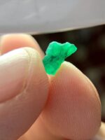 1.05ct Swat Emerald Crystal — A Brilliant Green Gem from Pakistan’s Emerald Valley - Image 2