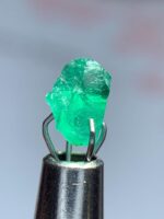 0.63ct Swat Emerald Crystal – Small, Sharp, and Saturated (6.76 x 3.92 x 3.42mm) - Image 10