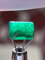 1.65 ct Swat Emerald Crystal — Elegant Green Form - Image 6