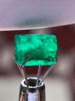 1.65 ct Swat Emerald Crystal — Elegant Green Form - Image 7
